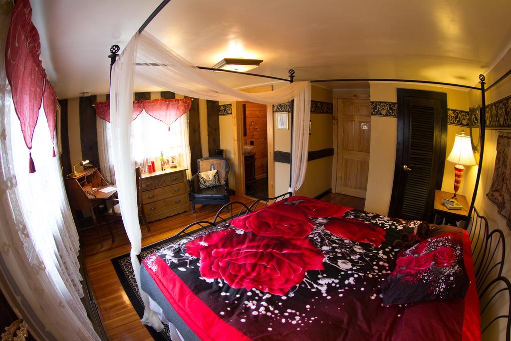 Lake Clear Lodge Экстерьер фото
